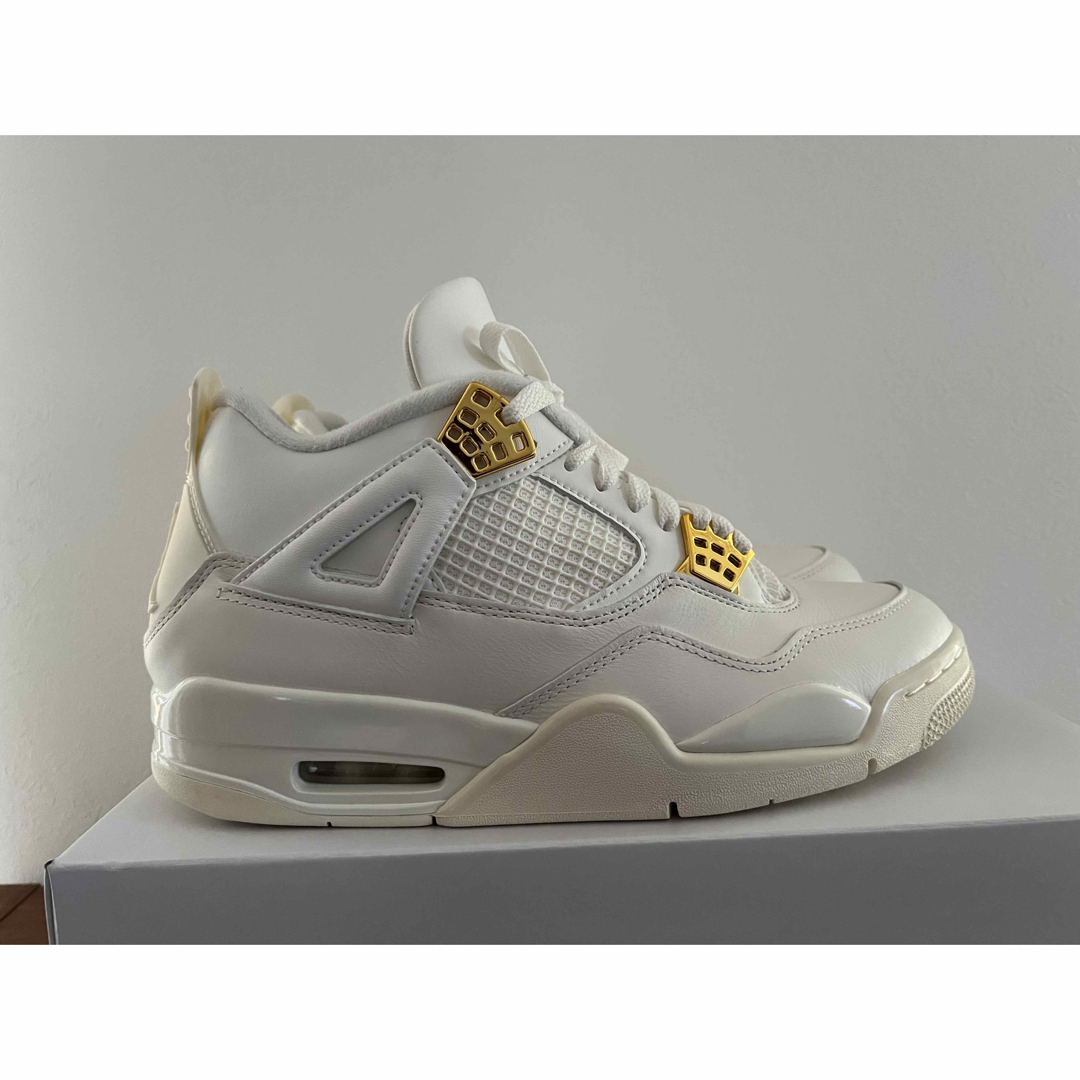 Jordan Brand（NIKE）(ジョーダン)のNike WMNS Air Jordan 4 Retro White Gold レディースの靴/シューズ(スニーカー)の商品写真