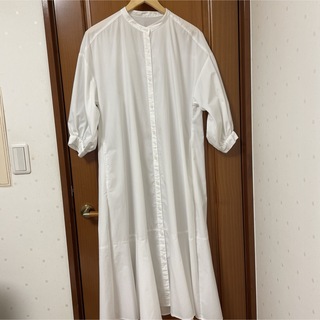GU ワンピース　白シャツ　洋服　ファッション　レディース(シャツ/ブラウス(長袖/七分))