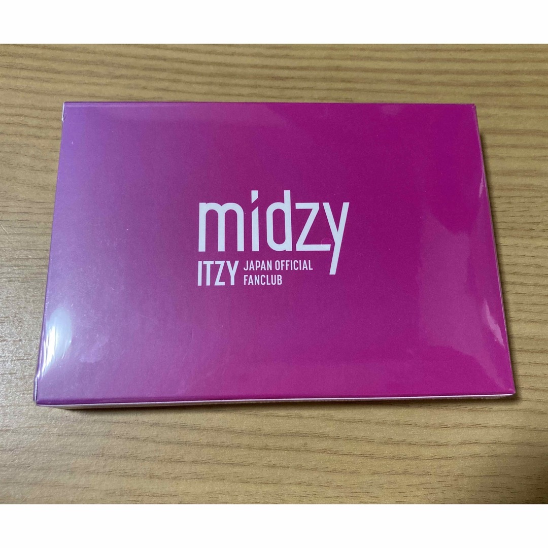 ITZY(イッチ)のITZY japan fanclub 継続特典 エンタメ/ホビーのタレントグッズ(アイドルグッズ)の商品写真