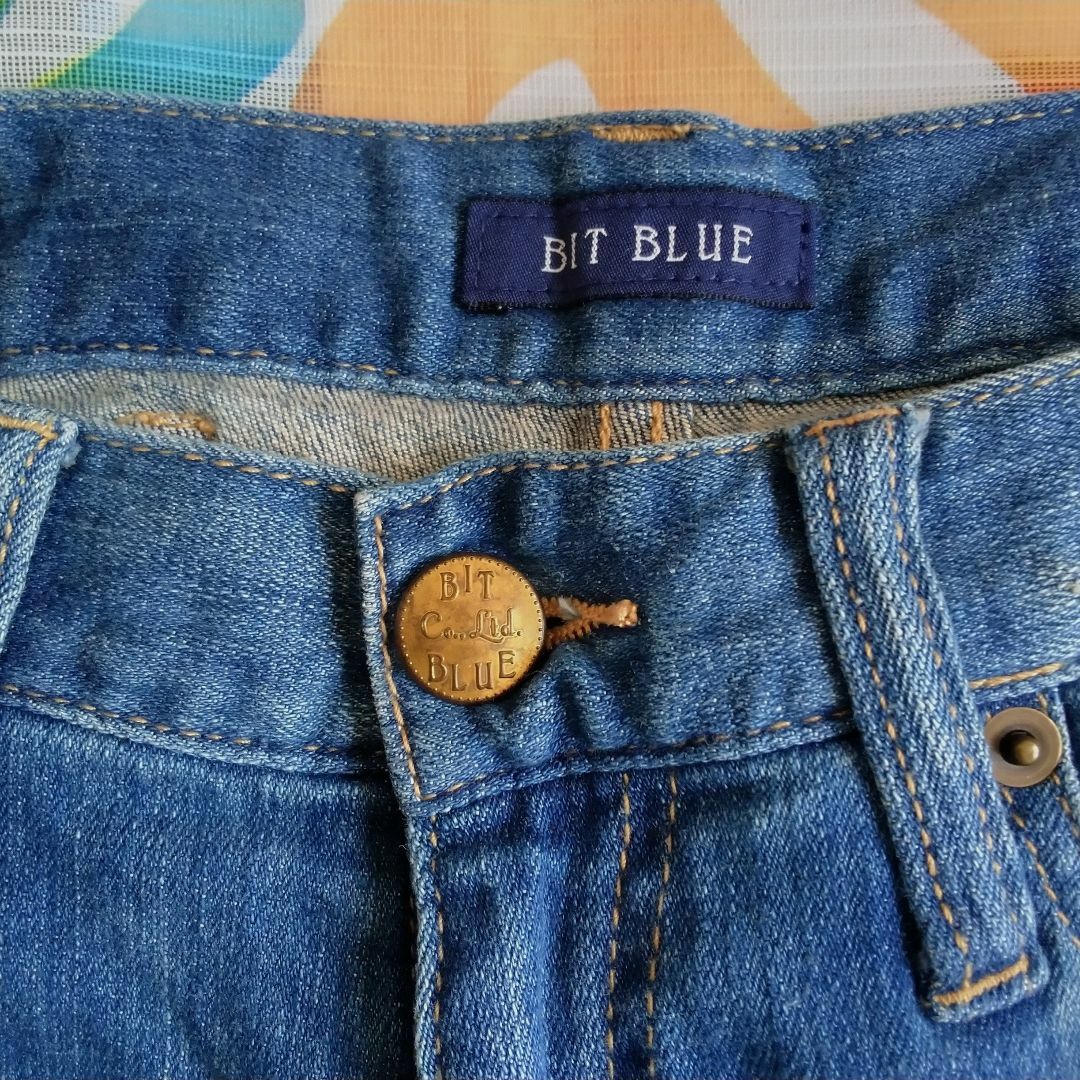 bit blue(ビットブルー)のビットブルー❇️デニムパンツ テーパードデニムパンツ 〈サイズ 28〉 レディースのパンツ(デニム/ジーンズ)の商品写真