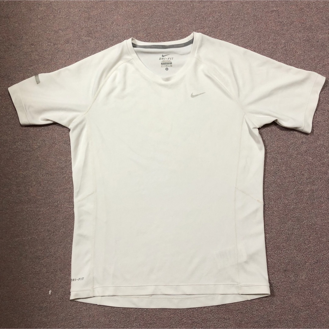 NIKE(ナイキ)のナイキ Tシャツ 白 Sサイズ NIKE メンズのトップス(Tシャツ/カットソー(半袖/袖なし))の商品写真