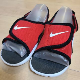 ナイキ(NIKE)のししし、シンプルなレッドのデザインがうちゅくしい！サイズ17.5cm ナ(サンダル)