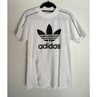 アディダス(adidas)のadidas スリット入りTシャツ(Tシャツ(半袖/袖なし))