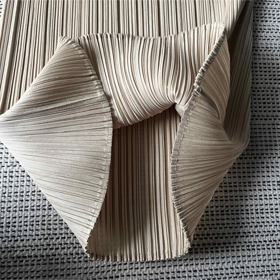 PLEATS PLEASE ISSEY MIYAKE(プリーツプリーズイッセイミヤケ)のプリーツプリーズ　イッセイミヤケ　ISSEY MIYAKE　タンクトップ レディースのトップス(タンクトップ)の商品写真