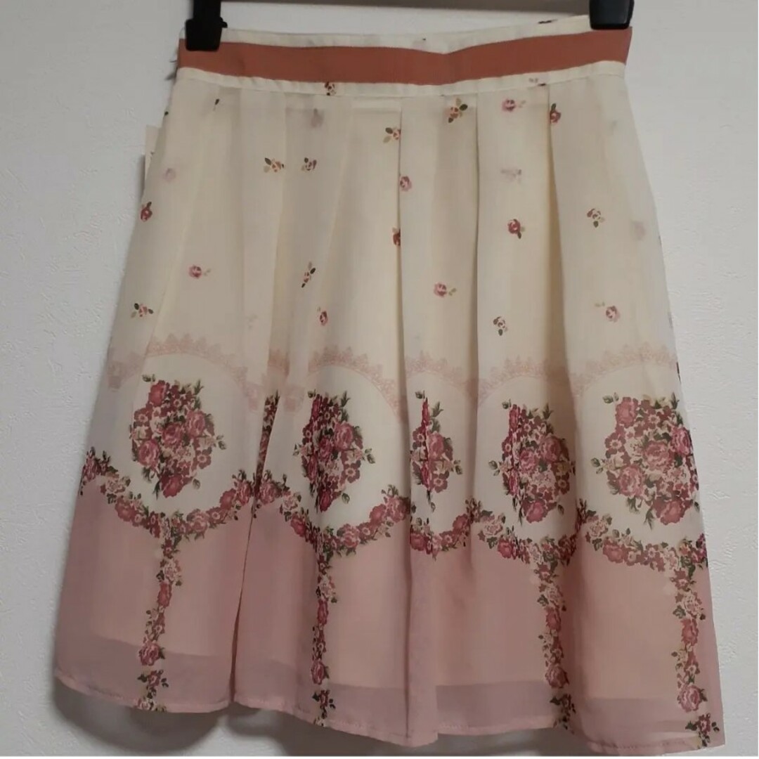 花柄スカート　新品　未使用　タグ付き　ピンクの小花柄　可愛いスカート レディースのスカート(ひざ丈スカート)の商品写真