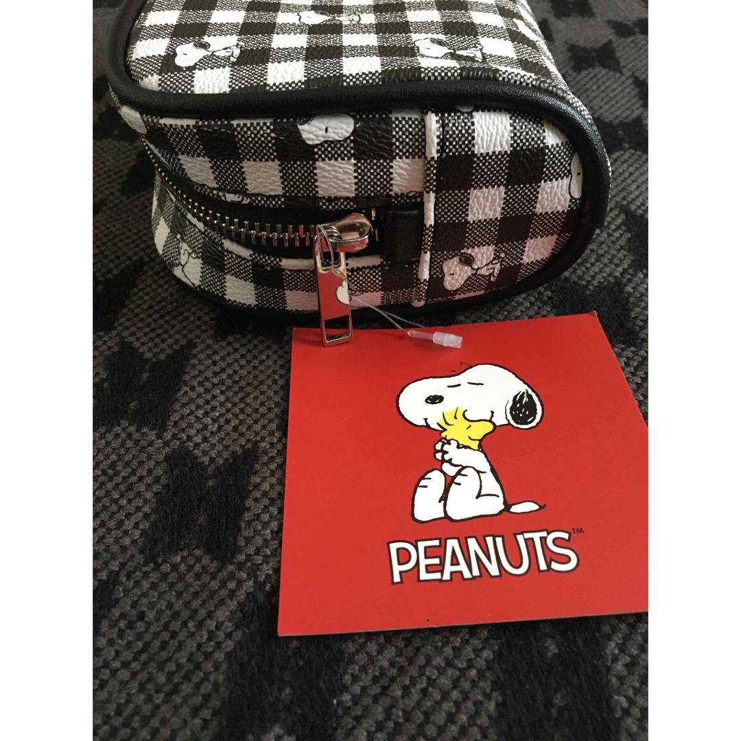 SNOOPY(スヌーピー)の新品未使用❗️ スヌーピー　SNOOPY  ポーチ　 レディースのファッション小物(ポーチ)の商品写真