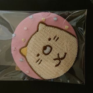 刺繍缶バッチ  すみっコぐらし  ねこ(キャラクターグッズ)