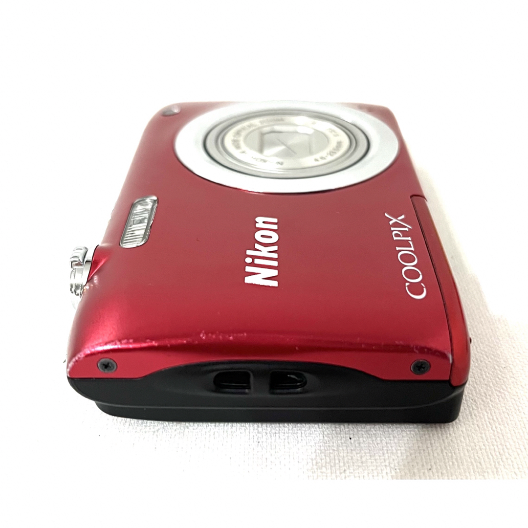 Nikon(ニコン)の【付属品多数】 Nikon デジタルカメラ COOLPIX A100レッド スマホ/家電/カメラのカメラ(コンパクトデジタルカメラ)の商品写真