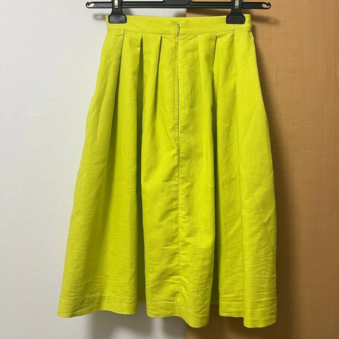 2% TOKYO(トゥーパーセントトウキョウ)のフレアスカート　タック入り　ライム　S レディースのスカート(その他)の商品写真