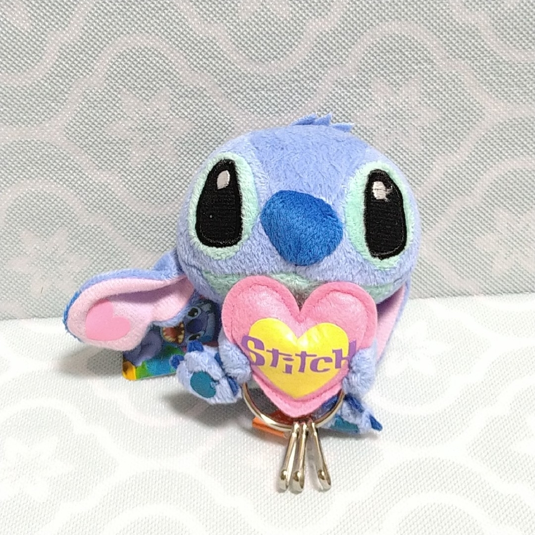 STITCH(スティッチ)のスティッチ   ぬいぐるみマスコット付き  キーケース   Disney エンタメ/ホビーのおもちゃ/ぬいぐるみ(キャラクターグッズ)の商品写真