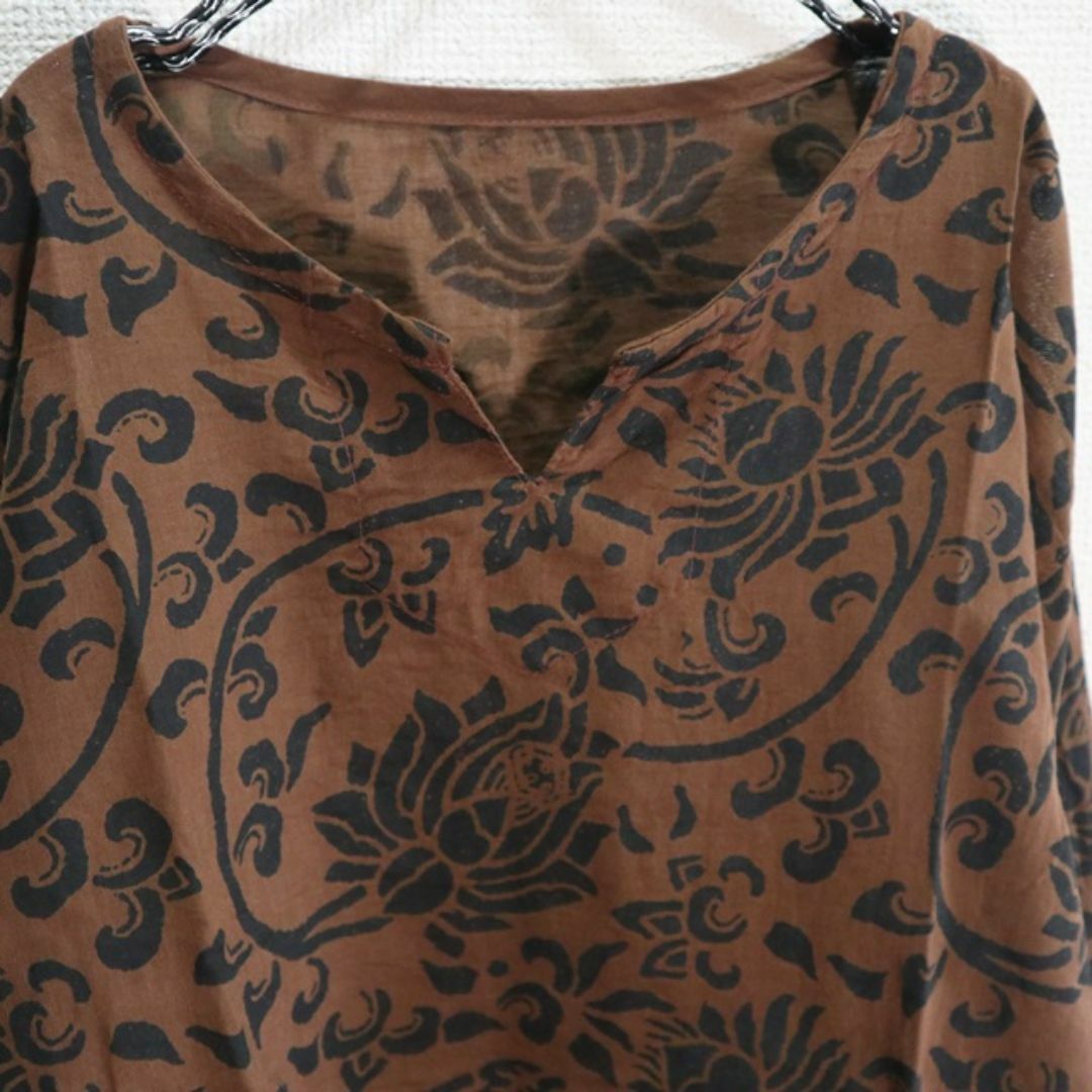 【新品】エスニックコットンシャツ　長袖 ボタニカル総柄　ブラウン メンズのトップス(Tシャツ/カットソー(七分/長袖))の商品写真