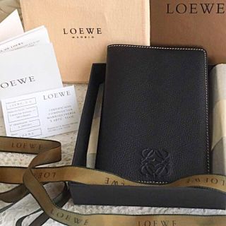 ロエベ(LOEWE)の超美品✨LOEWE ロエベ パスポートケース(名刺入れ/定期入れ)