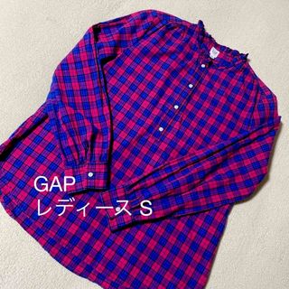 ギャップ(GAP)のGAP キーネックブラウス レディース S チェック コーラルピンク　ブルー(シャツ/ブラウス(長袖/七分))