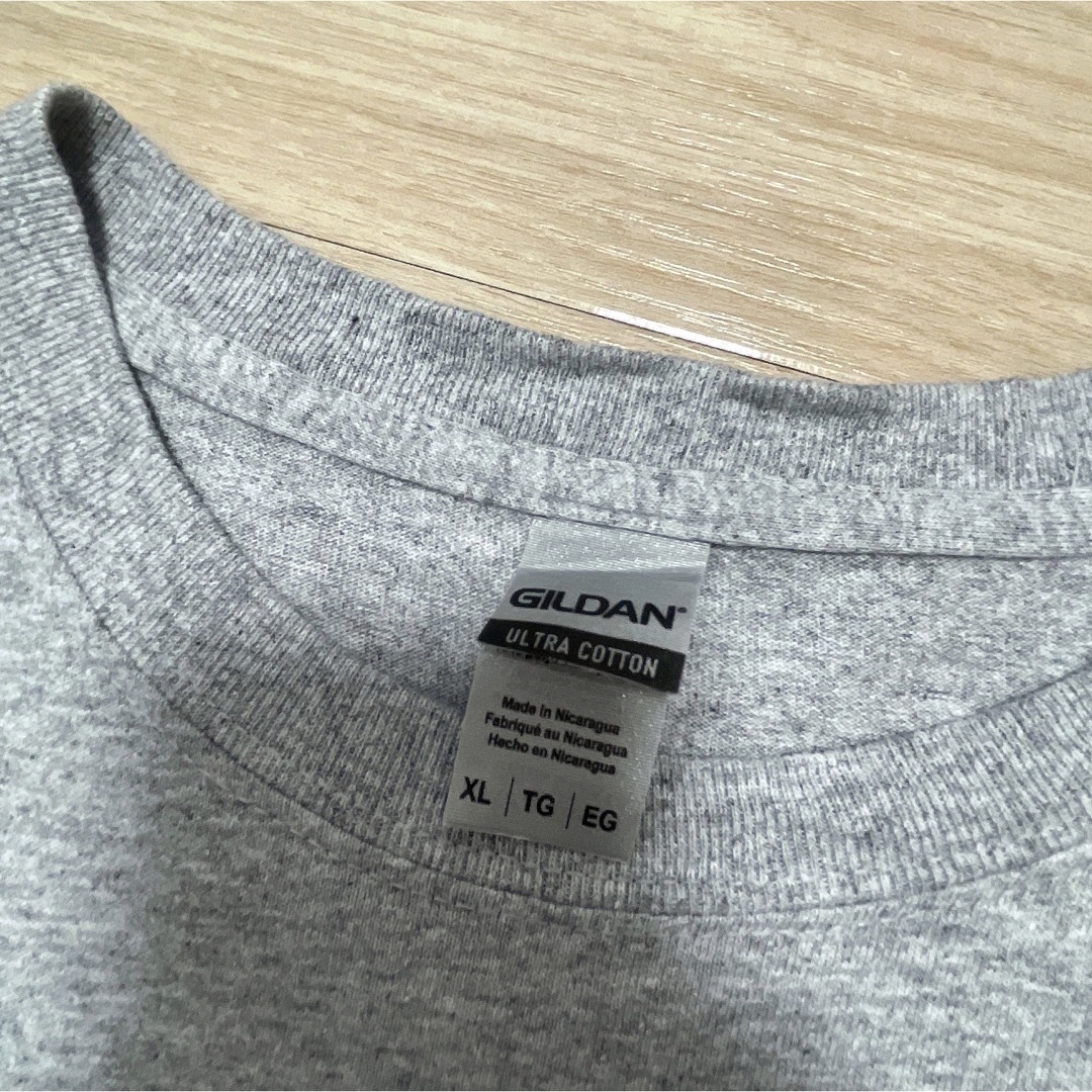 GILDAN(ギルタン)のUSA古着　GILDAN　Tシャツ　XL　グレー　企業ロゴ　プリント　コットン メンズのトップス(Tシャツ/カットソー(半袖/袖なし))の商品写真