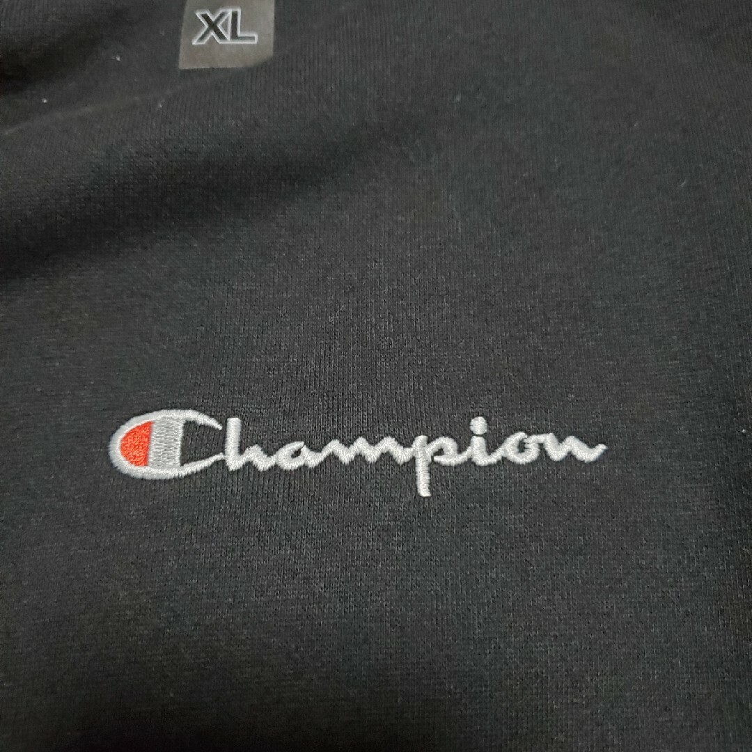 Champion(チャンピオン)の(新品未使用)Champion　スウェット　黒　刺繍　XL　裏起毛　復刻 メンズのトップス(スウェット)の商品写真