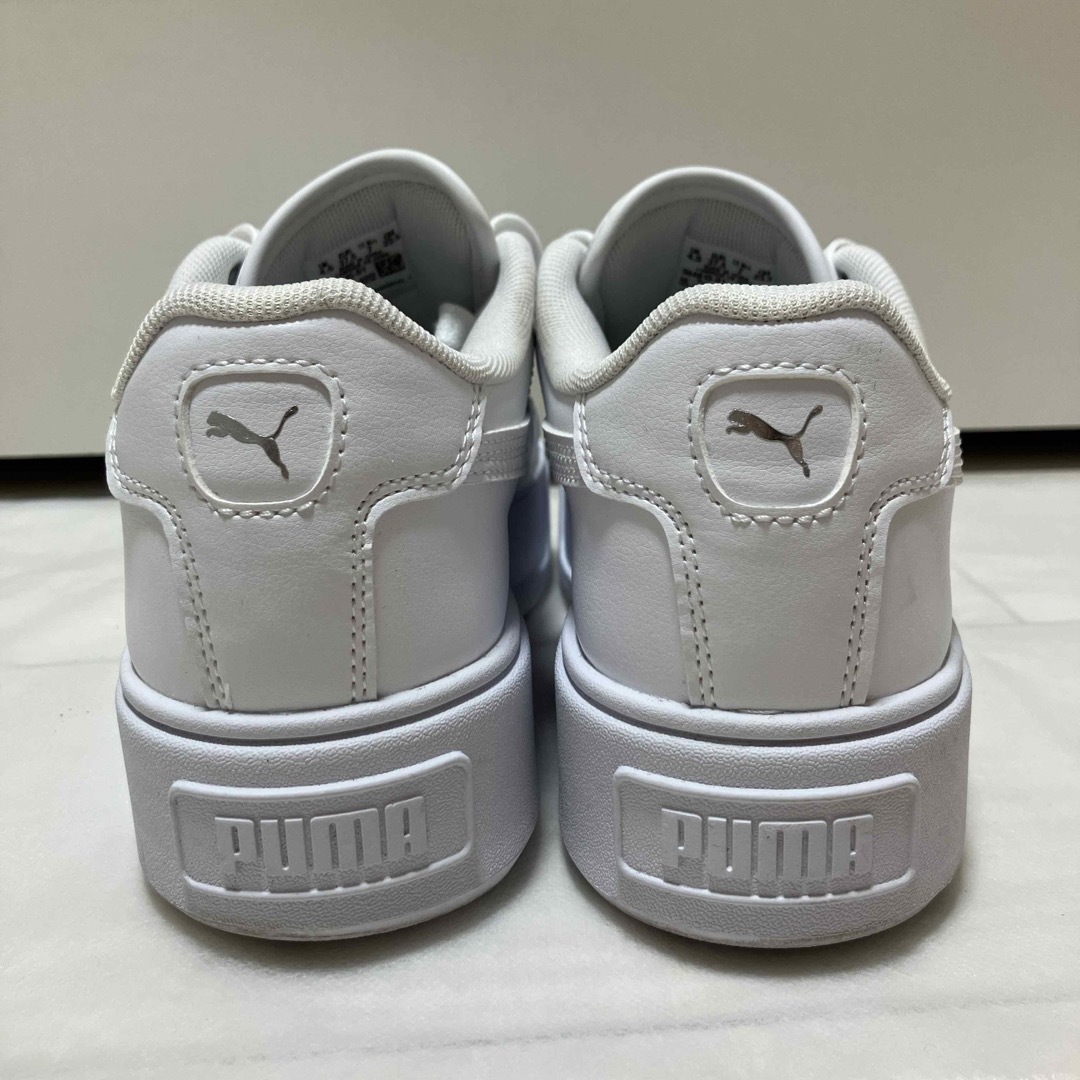 PUMA(プーマ)の【PUMA】 プーマ カルメン L 384615 01WHITE 23.5cm レディースの靴/シューズ(スニーカー)の商品写真