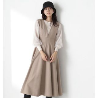 NATURAL BEAUTY BASIC - 【美品】NATURAL BEAUTY BASIC Vネックフレアジャンスカ