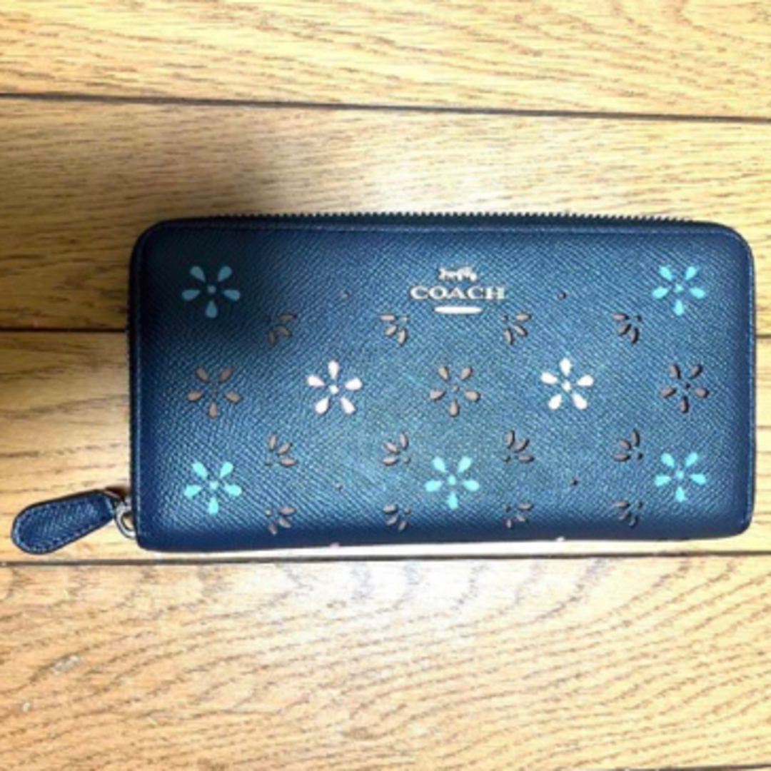 COACH(コーチ)のコーチcoach 紺色長財布　女性花柄カッティングブランドウォレットF31164 レディースのファッション小物(財布)の商品写真