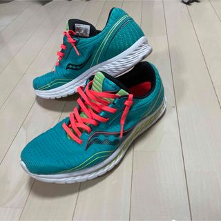 サッカニー(SAUCONY)のサッカニー　ランニングシューズ　25.5cm(陸上競技)