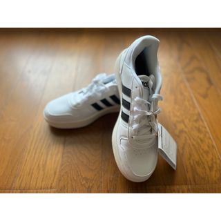 アディダス(adidas)のadidasスニーカー(スニーカー)