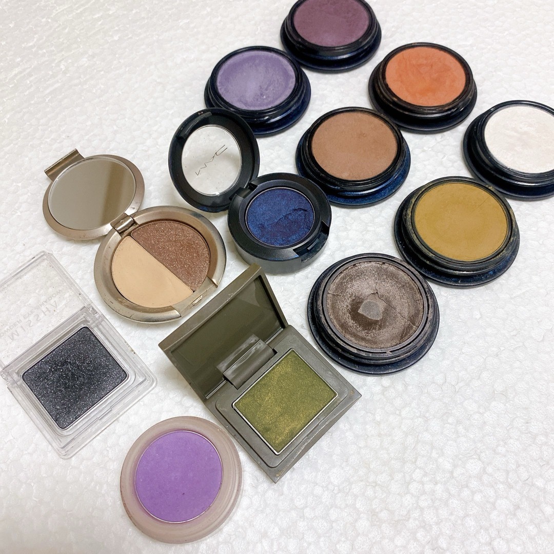 MAC(マック)の美品  アイシャドウ 13点 まとめ売り コスメ/美容のベースメイク/化粧品(アイシャドウ)の商品写真