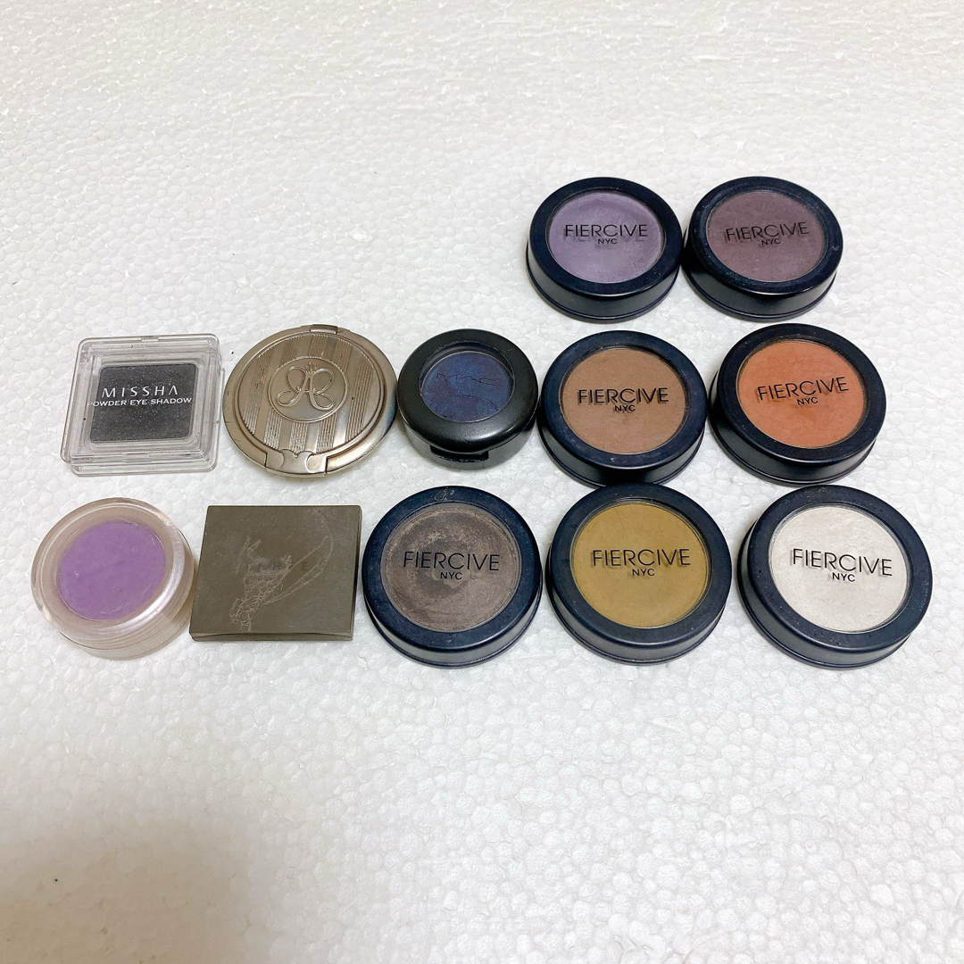 MAC(マック)の美品  アイシャドウ 13点 まとめ売り コスメ/美容のベースメイク/化粧品(アイシャドウ)の商品写真