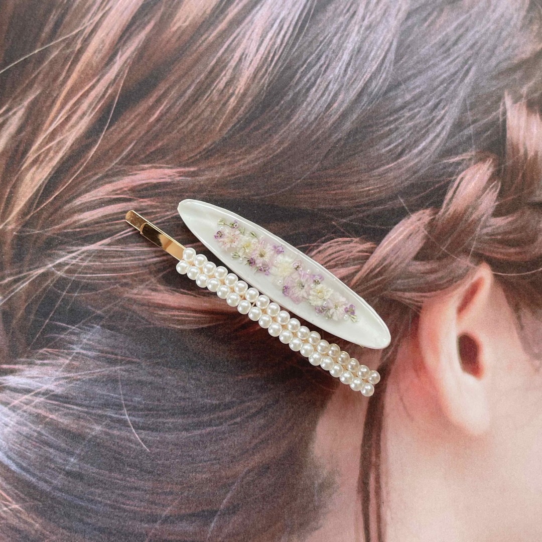 ピンク色霞草✿︎Whiteヘアクリップ ハンドメイドのアクセサリー(ヘアアクセサリー)の商品写真