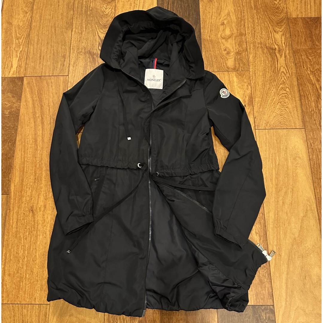 MONCLER(モンクレール)のモンクレール　トパーズ　topaz ブラック　moncler レディースのジャケット/アウター(スプリングコート)の商品写真