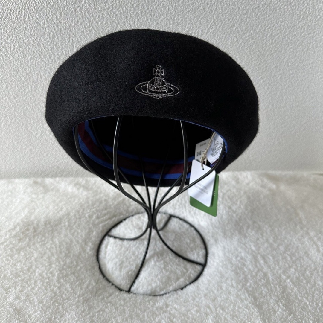 Vivienne Westwood(ヴィヴィアンウエストウッド)のVivienne westwood 黒　ベレー帽 ヴィヴィアン ウエストウッド レディースの帽子(ハンチング/ベレー帽)の商品写真