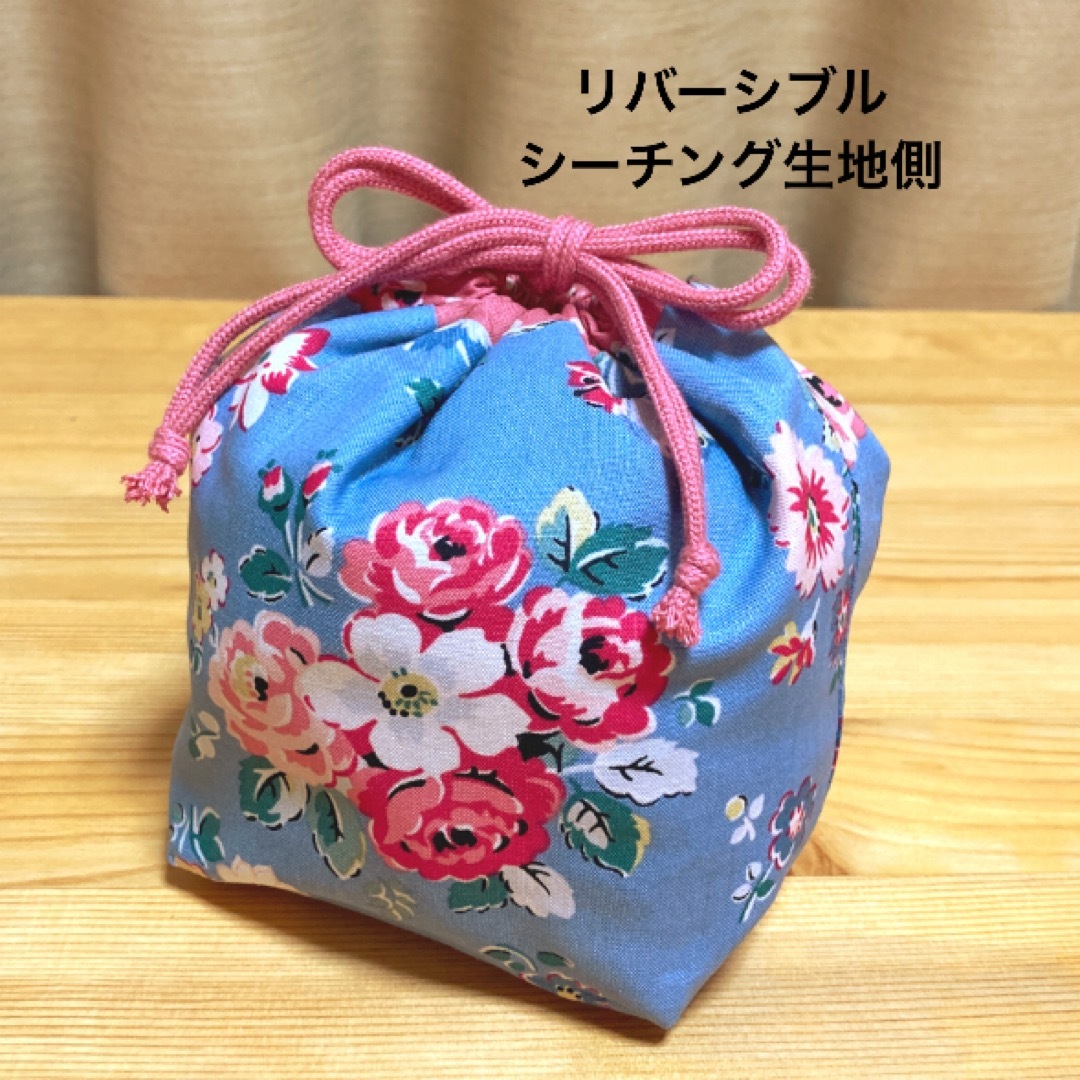 ハンドメイド　リバーシブル巾着　　　　　　　　　キューブ型巾着　花柄 ハンドメイドのハンドメイド その他(その他)の商品写真