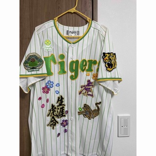 阪神タイガース - 阪神タイガース公式 アメフト型 ユニフォームTシャツ 