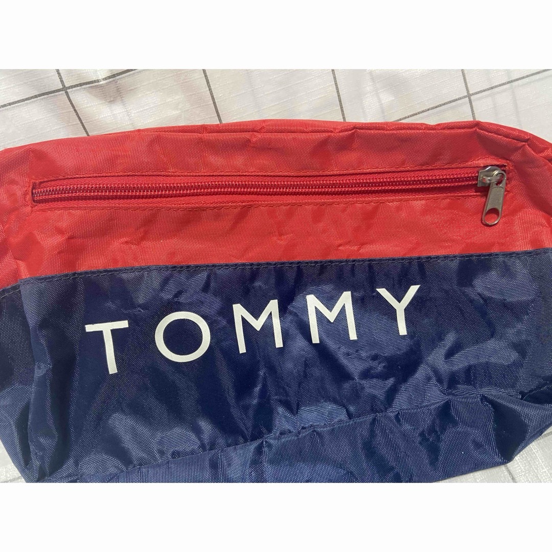 TOMMY HILFIGER(トミーヒルフィガー)のTOMY HILFIGER ウエストバック　ボディバック レディースのバッグ(ボディバッグ/ウエストポーチ)の商品写真