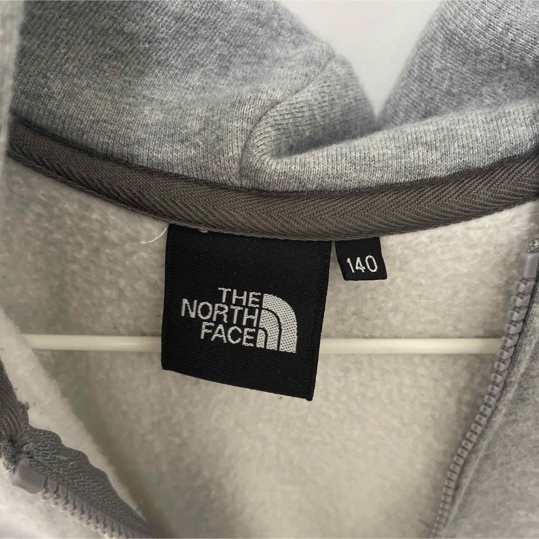 THE NORTH FACE(ザノースフェイス)のノースフェイス　スウェットベスト　140 キッズ/ベビー/マタニティのキッズ服男の子用(90cm~)(ジャケット/上着)の商品写真