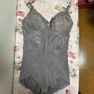 ダイアナ(DIANA)の🎀ダイアナ　ボディースーツ　C90LL 新品　タグ付き　¥32,000＋税(その他)