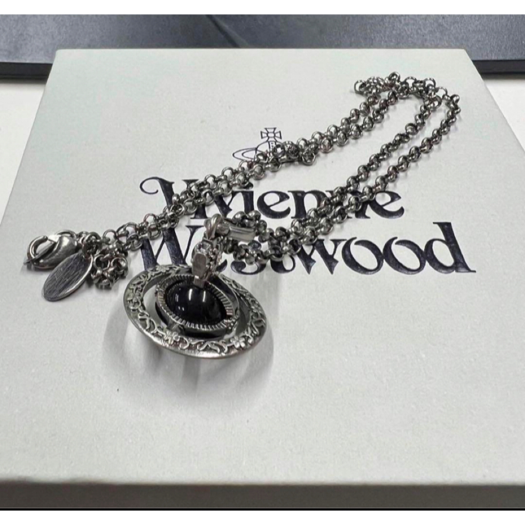 Vivienne Westwood(ヴィヴィアンウエストウッド)の#タ　Vivienne Westwood ヴィヴィアン ネックレス オーブ メンズのアクセサリー(ネックレス)の商品写真