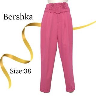 ベルシュカ(Bershka)の★未使用★ベルシュカ　ハイウエストパンツ　クロップドパンツ　　ピンク(カジュアルパンツ)