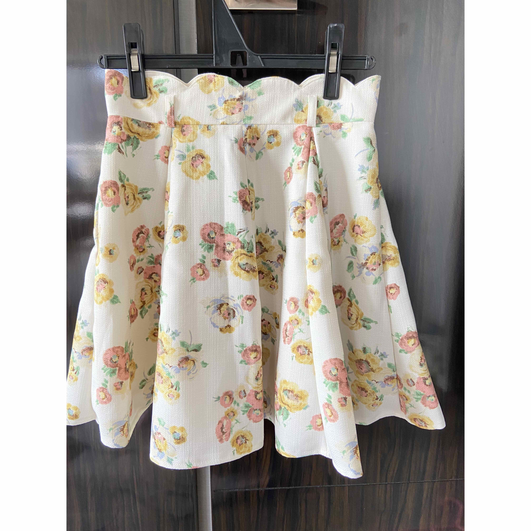 ASTORIA ODIER(アストリアオディール)の美品 アストリア 花柄スカート  レディースのスカート(ミニスカート)の商品写真