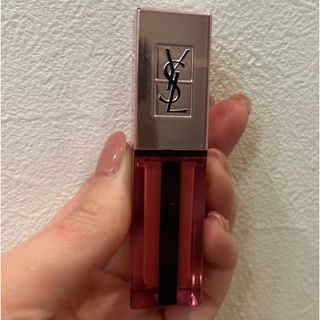 イヴサンローランボーテ(Yves Saint Laurent Beaute)のイヴサンローラン ルージュ ピュールクチュール ヴェルニ ウォーターグロウ203(口紅)