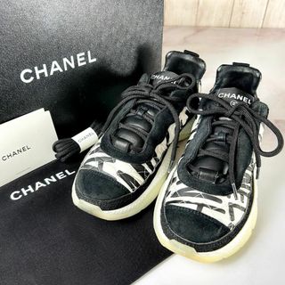 シャネル(CHANEL)の【良品】シャネル　スニーカー グラフィックロゴ　スニーカー G38290 37(スニーカー)