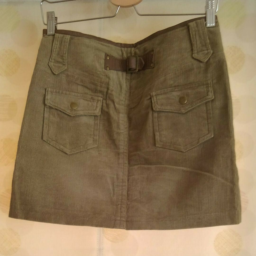 JET LABEL(ジェットレーベル)のJet Label　Enagy　カーキ色　茶色　ジェットレーベル　エナジー レディースのスカート(ひざ丈スカート)の商品写真