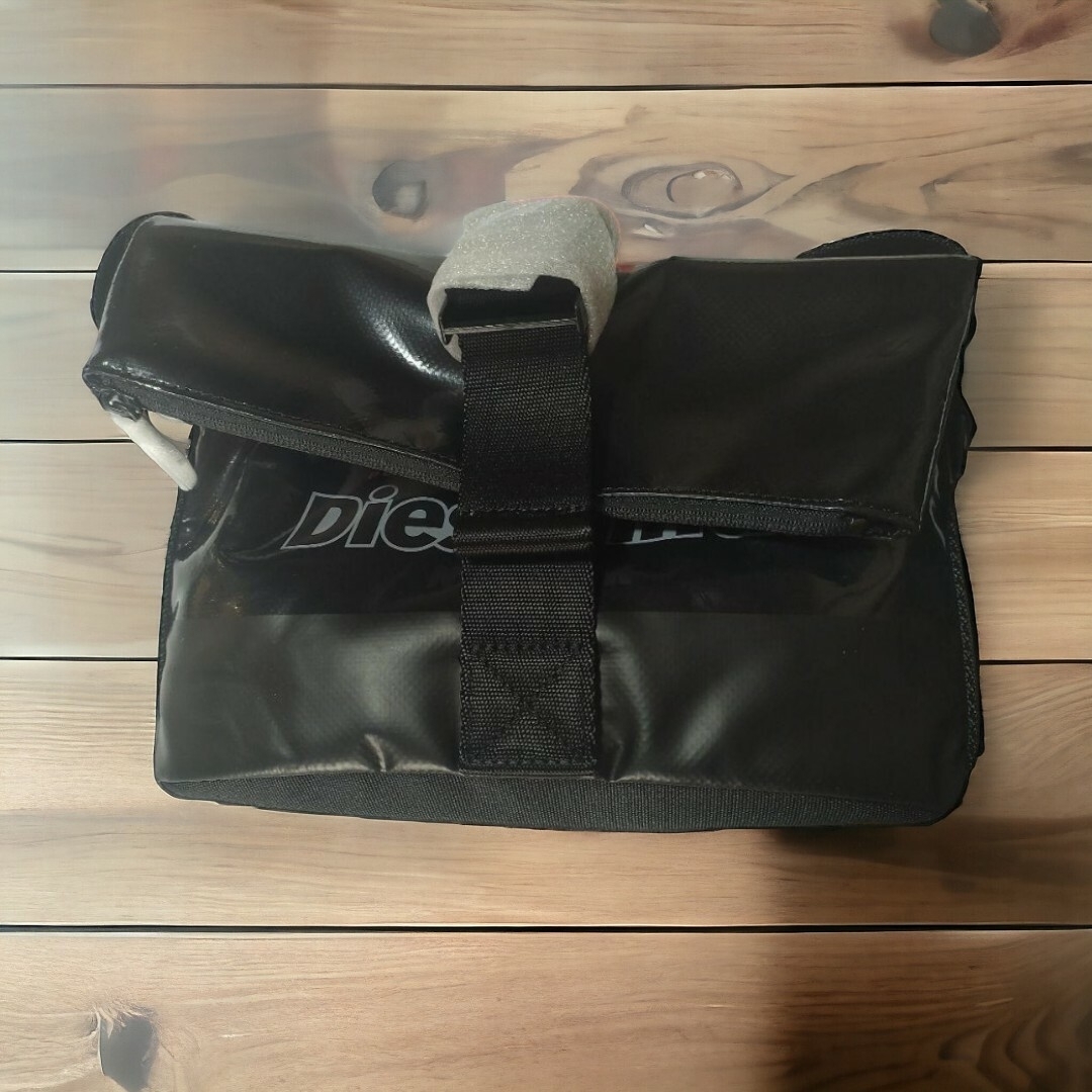 DIESEL(ディーゼル)のDIESEL ディーゼル ショルダーバッグ ブラックX08903P4635 メンズのバッグ(ショルダーバッグ)の商品写真
