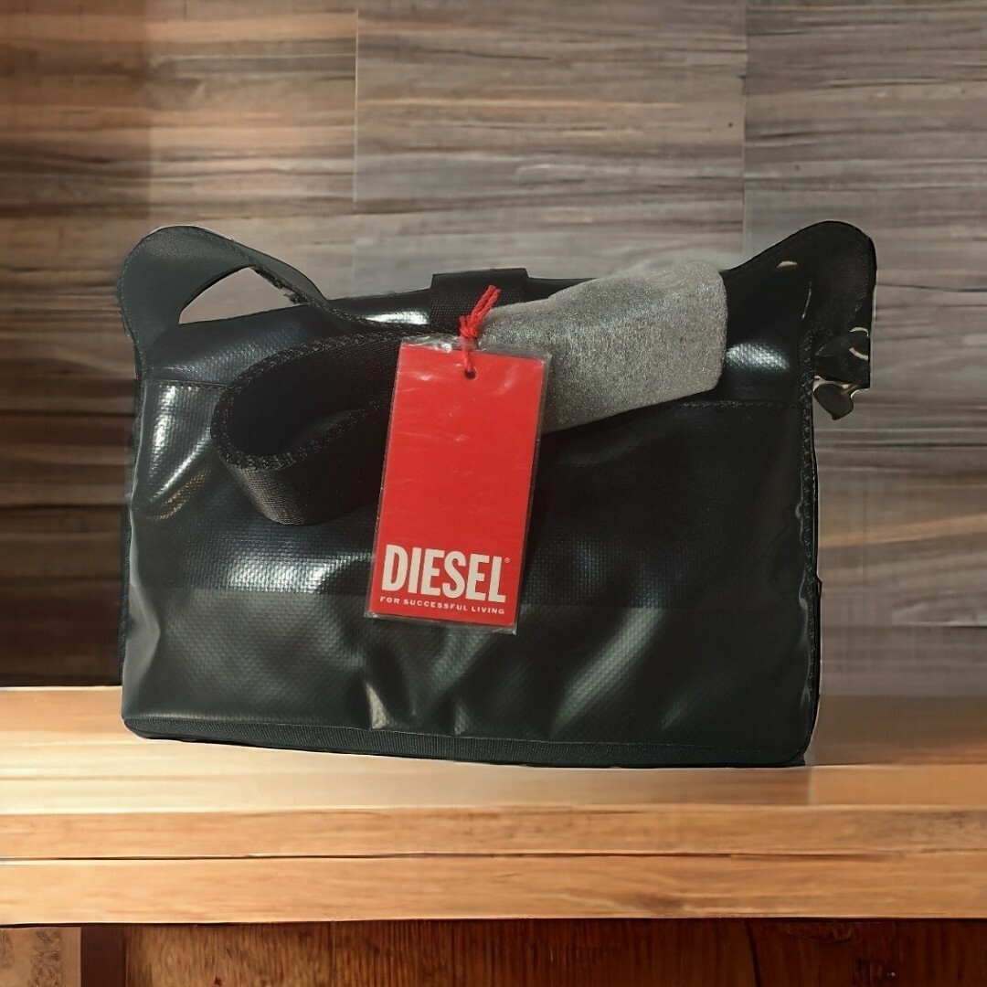 DIESEL(ディーゼル)のDIESEL ディーゼル ショルダーバッグ ブラックX08903P4635 メンズのバッグ(ショルダーバッグ)の商品写真