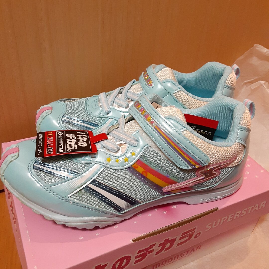 SUPERSTAR(スーパースター)の24.5 サックス　水色　虹　バネのチカラ　moonstar SUPERSTAR キッズ/ベビー/マタニティのキッズ靴/シューズ(15cm~)(スニーカー)の商品写真