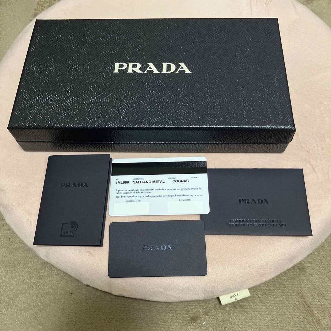 PRADA(プラダ)のプラダ　サフィアーノ　メタルロゴ　長財布 レディースのファッション小物(財布)の商品写真