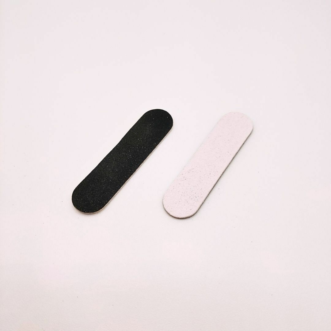 ミニ爪やすり 30枚セット ネイルファイル バッファー 白黒 両面エメリーボード コスメ/美容のネイル(ネイルケア)の商品写真