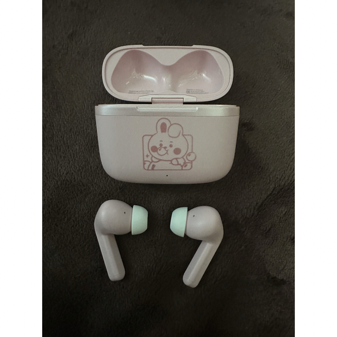 BT21(ビーティーイシビル)のBT21 ワイヤレスイヤフォン COOKY スマホ/家電/カメラのオーディオ機器(ヘッドフォン/イヤフォン)の商品写真