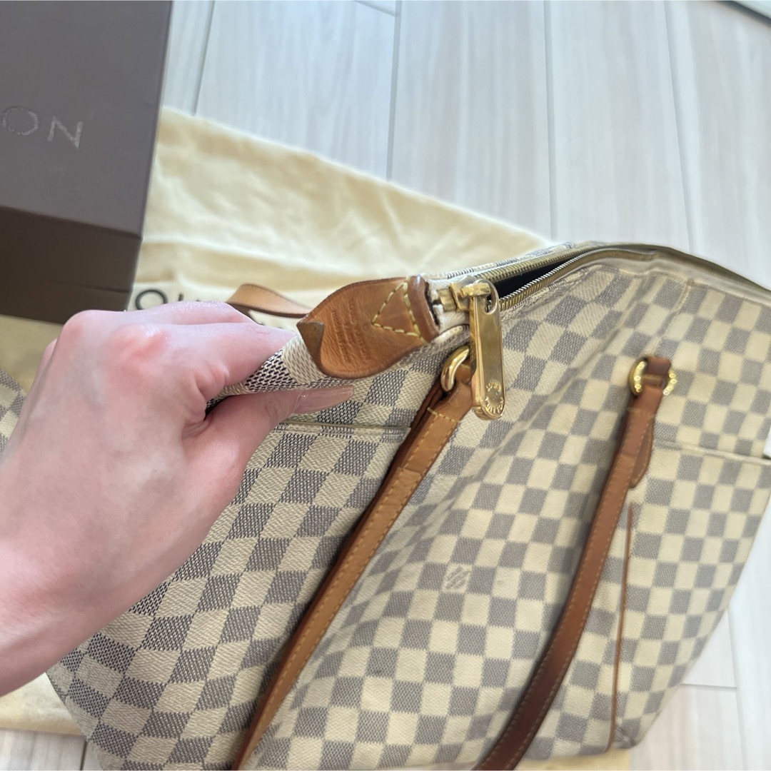 LOUIS VUITTON(ルイヴィトン)の【ルイヴィトン】ダミエ・アズール キャンバス トートバッグ チャーム ポーチ レディースのバッグ(トートバッグ)の商品写真