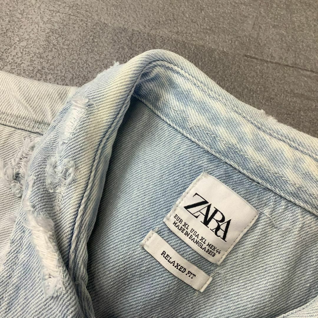 ZARA(ザラ)のZARA クラッシック デニム シャツ ジャケット ダメージ 加工 ライトブルー レディースのトップス(シャツ/ブラウス(長袖/七分))の商品写真