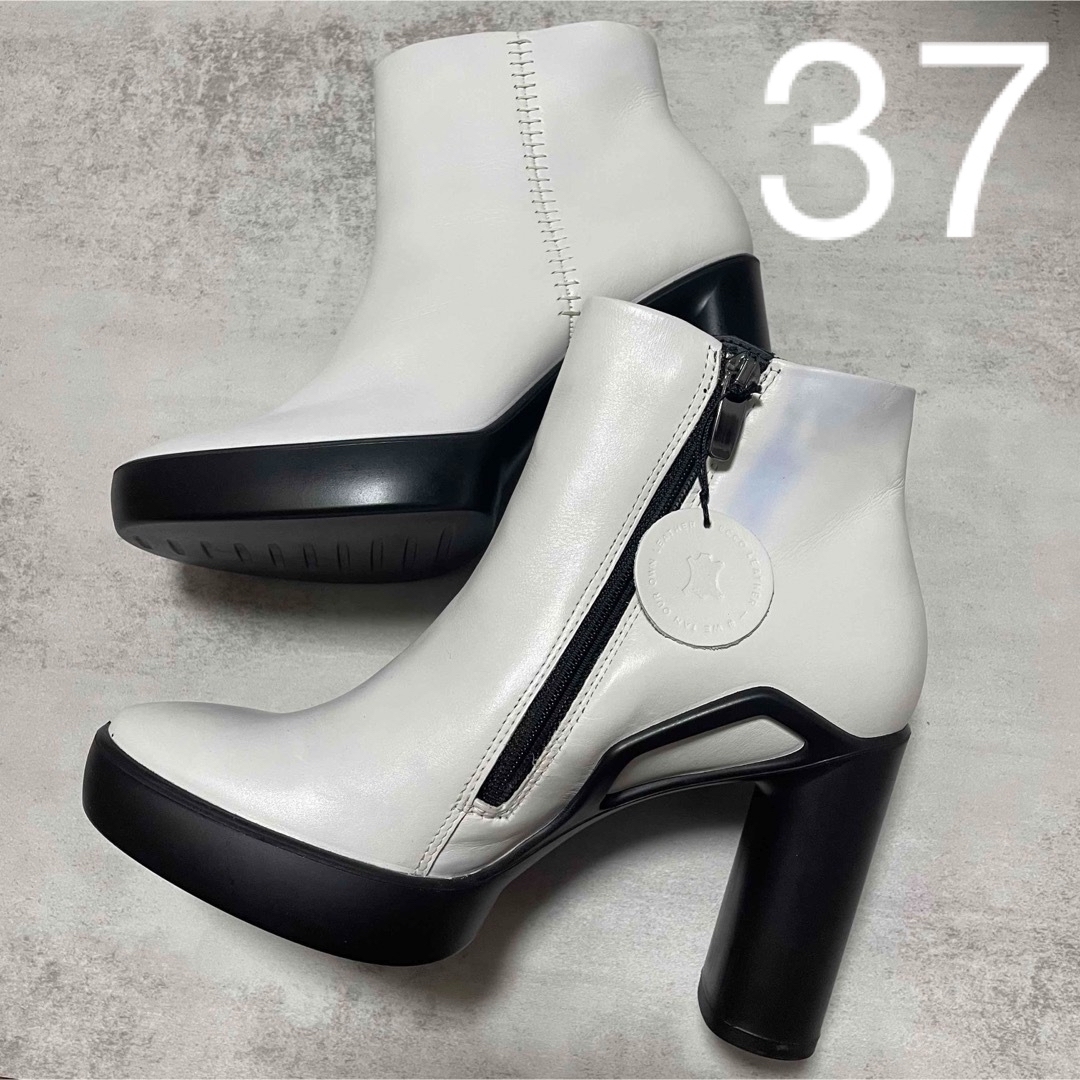 ECCO(エコー)の新品未使用♡ECCO 本革ジップアップショートブーツ37 白色 ヒール　ホワイト レディースの靴/シューズ(ブーツ)の商品写真