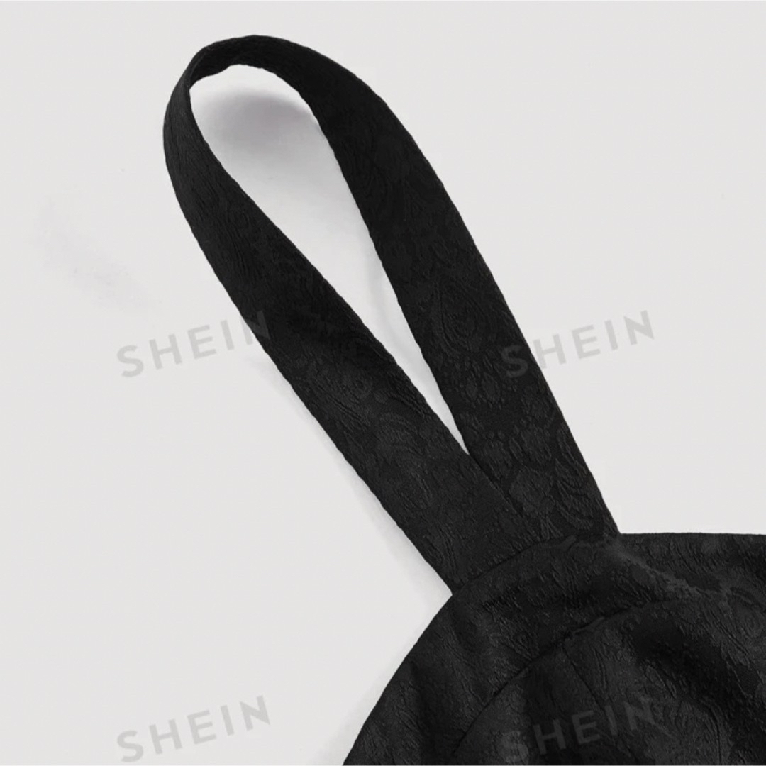 SHEIN(シーイン)のshein modハート　ジャカードボタンフロントワイドストラップトップス　黒 レディースのトップス(キャミソール)の商品写真